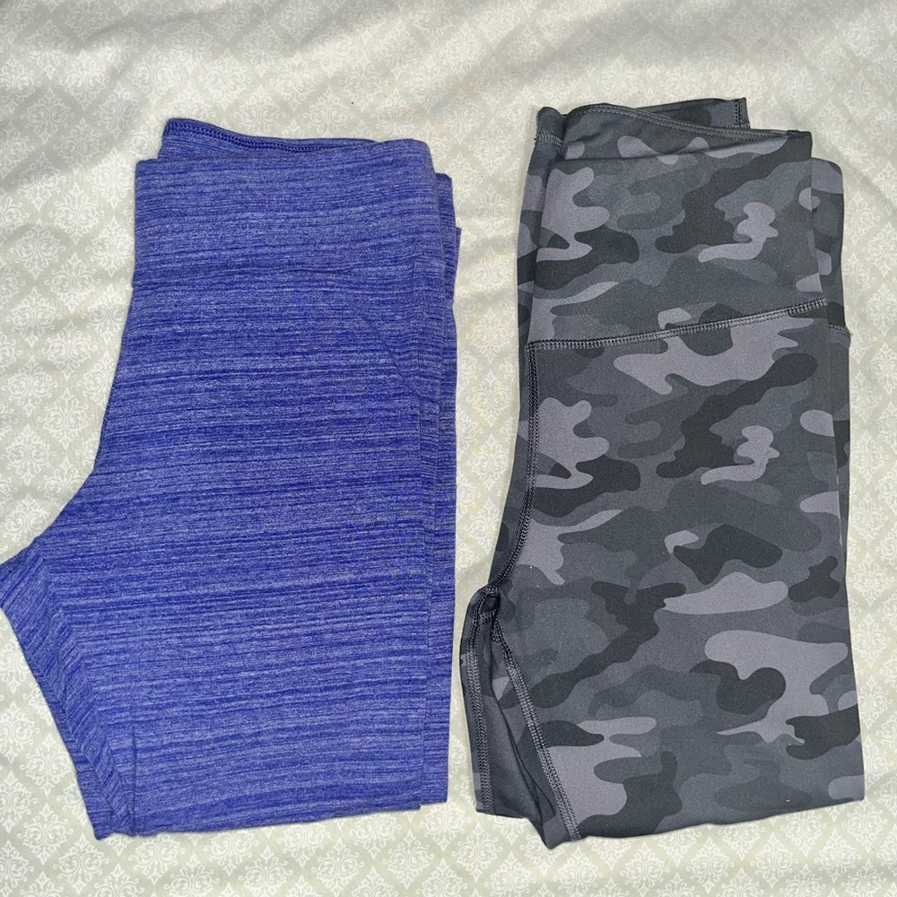 2 pairs of leggings